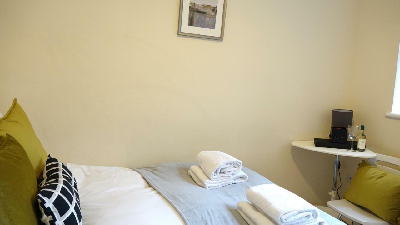 Heathrow Ensuite Rooms Stanwell Dış mekan fotoğraf