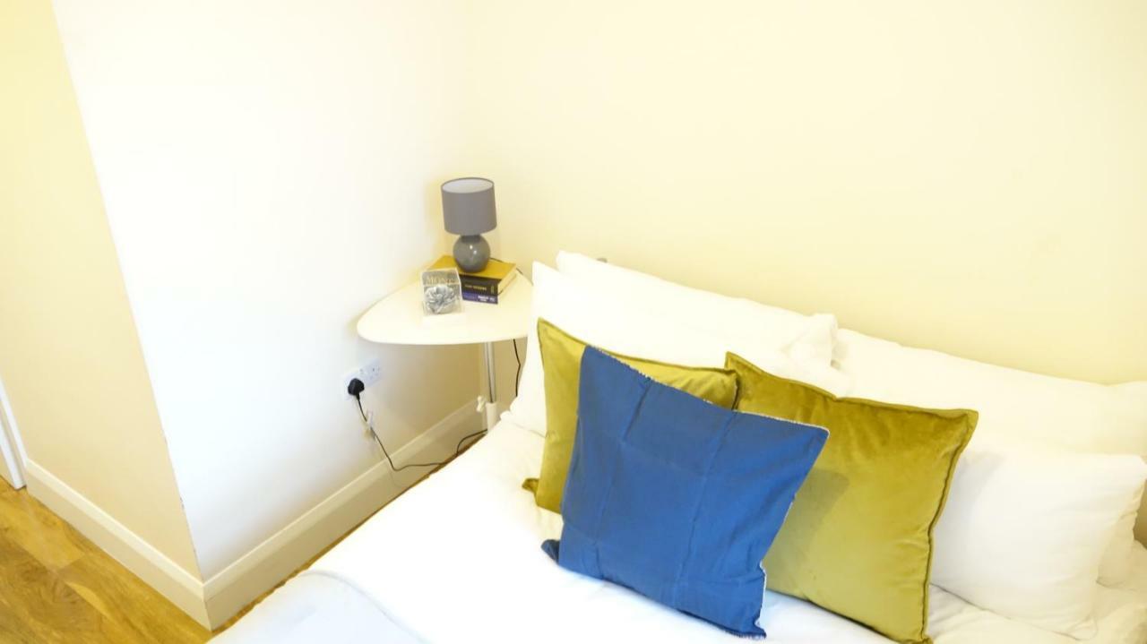 Heathrow Ensuite Rooms Stanwell Dış mekan fotoğraf